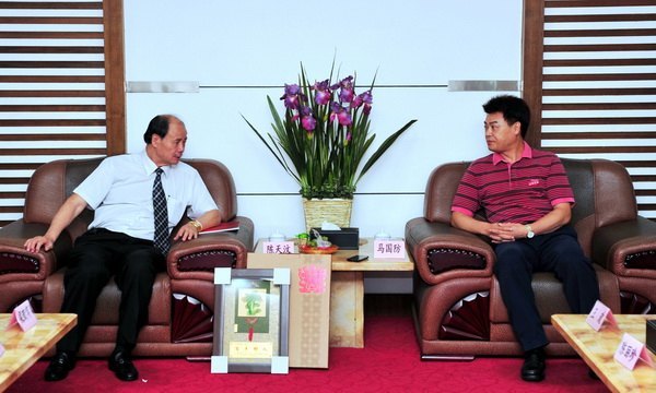 马书记会见台中市海峡两岸交流协会陈天汶等贵宾