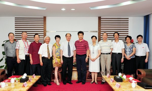 马书记会见台中市海峡两岸交流协会陈天汶等贵宾