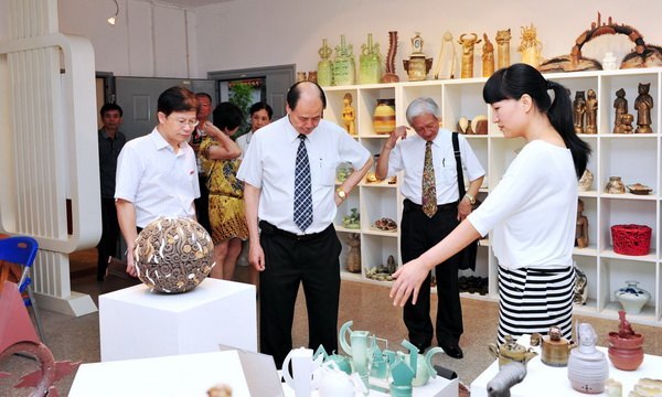 马书记会见台中市海峡两岸交流协会陈天汶等贵宾