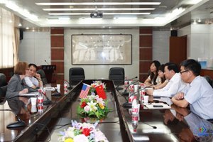 美国蒙大拿大学教育与人文学院院长罗伯塔·埃文斯女士来访