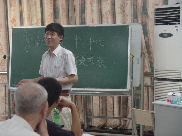 长江学者、南京大学秦厚荣教授应邀来常州工学院学术交流