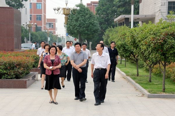 省文明办主任郭守占一行莅临郑州职业技术学院调研