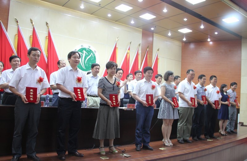 许昌学院隆重举行庆祝中国共产党成立92周年暨表彰大会