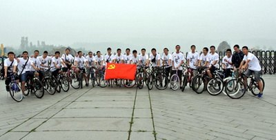 人文国防生党支部主题党日绿色骑行宣传低碳