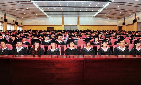 三明学院隆重举行2013届毕业典礼暨学士学位授予仪式