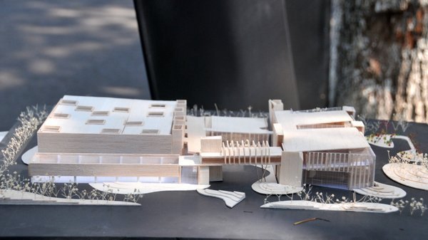 让蓝图靠近现实——记土建学院2013届建筑学毕业设计展