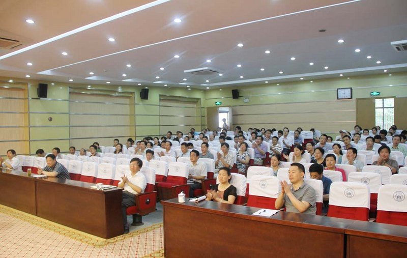 学校举办中国梦专题教育专家辅导报告会