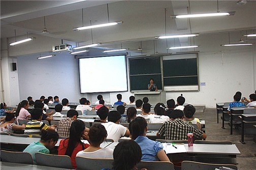 感受榜样力量 激励青年奋进