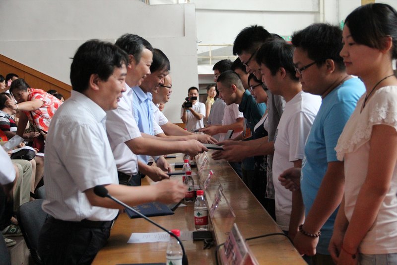 三峡大学科技学院隆重举行2013届毕业生毕业典礼