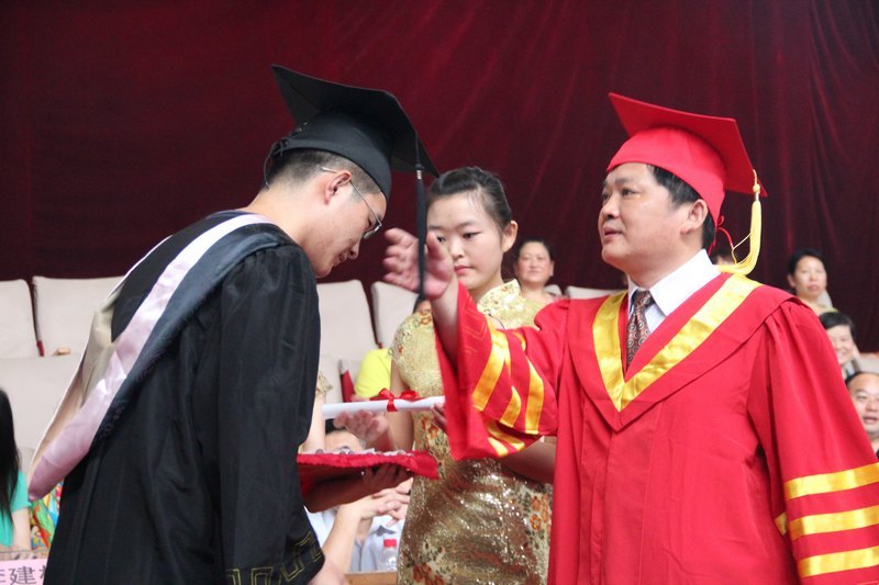 三峡大学科技学院隆重举行2013届毕业生毕业典礼