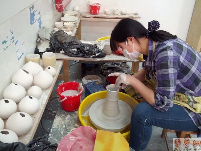 设计学子荣获第58届法恩扎国际陶艺竞赛展青年组银奖