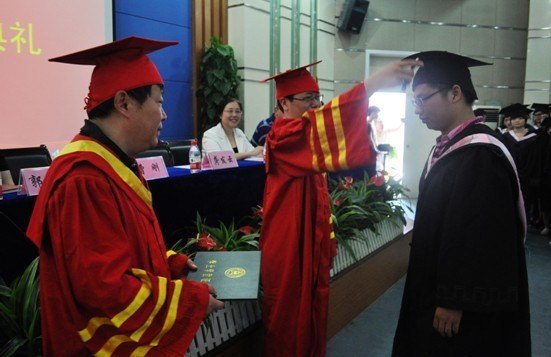 工程技术学院2013届毕业典礼隆重举行