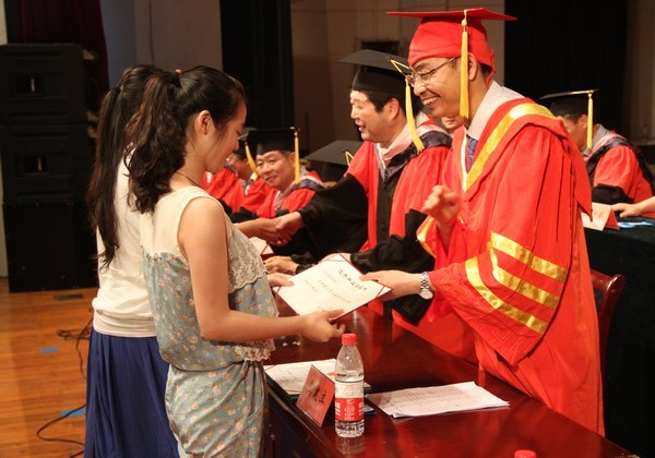 台州学院隆重举行2013届毕业典礼