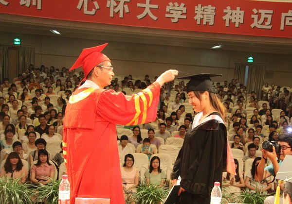 台州学院隆重举行2013届毕业典礼