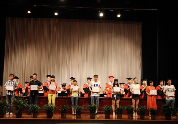 台州学院隆重举行2013届毕业典礼