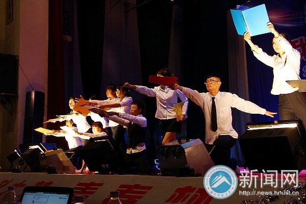 十年青春,梦想在路上:组建十周年主题晚会助力“科大梦”