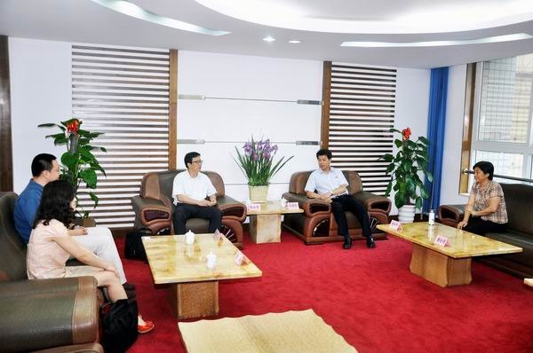 马国防书记会见教育部留学服务中心客人