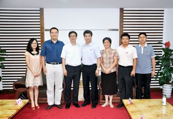 马国防书记会见教育部留学服务中心客人