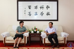 山东女子学院院长范素华一行来访