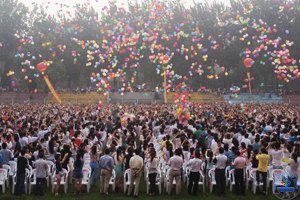 2013届毕业生毕业典礼举行