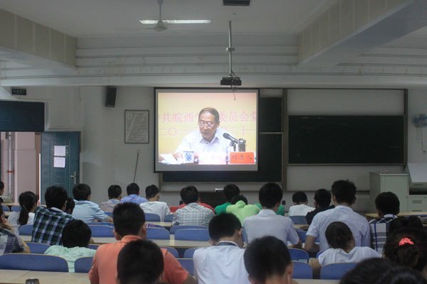 校领导为学生党员发展对象上党课