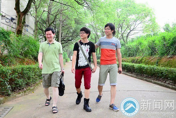 人民日报记者来湖南科技大学采访“大学生自强之星”赖庆林