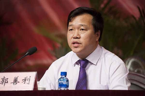 烟台大学2013届研究生毕业典礼暨学位授予仪式举行