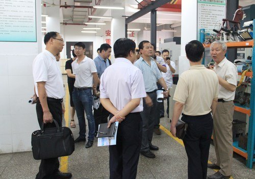 椒江区政协副主席许良友一行来校考察