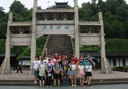 美国大学代表团在临海古城作文化考察