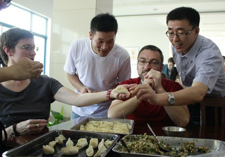 美国大学代表团在临海古城作文化考察