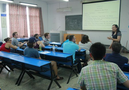 美国学生参加中国文化教学活动