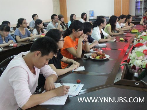 云南师范大学商学院召开2013届优秀毕业生代表座谈会