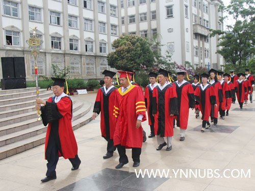云南师范大学商学院举行2013届毕业生毕业典礼暨学士学位授予仪式