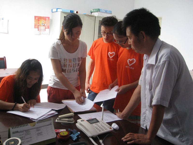 许昌学院职场体验暑期社会实践队深入企事业单位开展“顶岗见习”活动