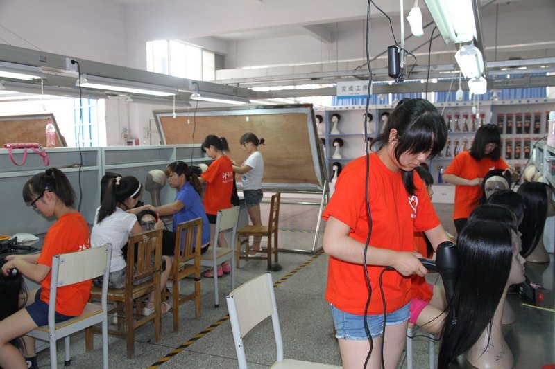 许昌学院职场体验暑期社会实践队深入企事业单位开展“顶岗见习”活动