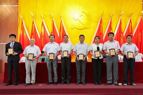 吉林农业科技学院召开纪念建党九十二周年暨“创先争优”表彰大会吉林农业科技学院召开纪念建党九十二周年暨“创先争优”表彰大会