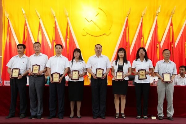 吉林农业科技学院召开纪念建党九十二周年暨“创先争优”表彰大会吉林农业科技学院召开纪念建党九十二周年暨“创先争优”表彰大会