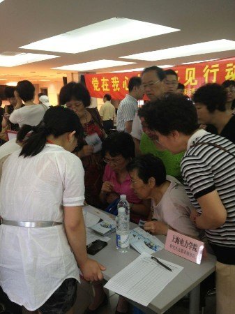 上海电力学院研究生党员在杨浦区街道开展“为民行动”志愿服务活动