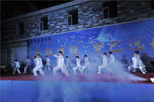 长春建筑学院举行“魂驻建筑梦已起航”2013届毕业晚会