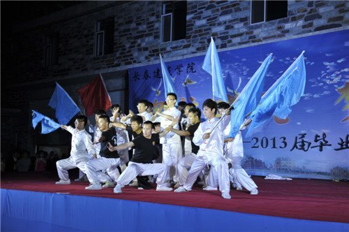 长春建筑学院举行“魂驻建筑梦已起航”2013届毕业晚会