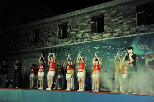 长春建筑学院举行“魂驻建筑梦已起航”2013届毕业晚会