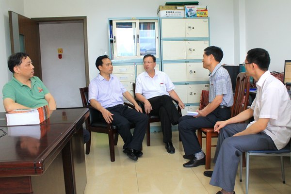 曾祥辉、刘健等校领导看望慰问招生工作人员