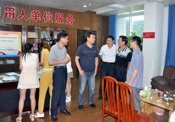 马国防书记调研指导招生工作