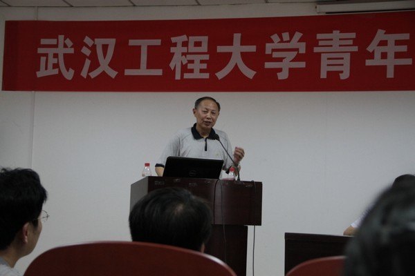 �����ʦӢ�������ѵ���ҵ�����߻㱨�ݳ�Բ����Ļ