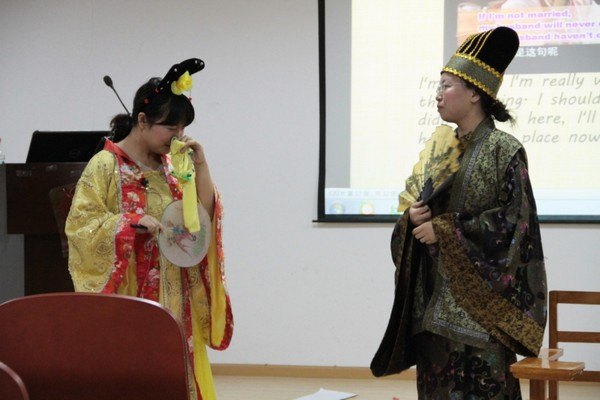 �����ʦӢ�������ѵ���ҵ�����߻㱨�ݳ�Բ����Ļ