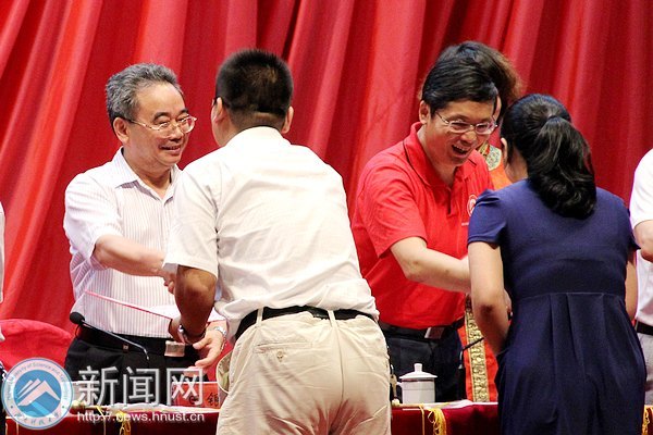 学校召开纪念中国共产党成立92周年暨党建与思想政治工作表彰大会