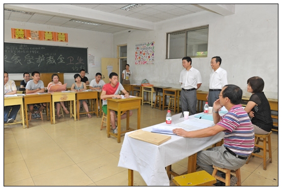 继续教育学院举行2013届学生毕业论文答辩