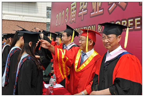 晋中学院隆重举行2013届学生毕业典礼