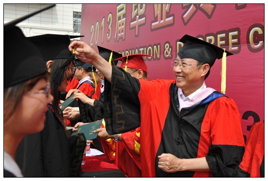 晋中学院隆重举行2013届学生毕业典礼