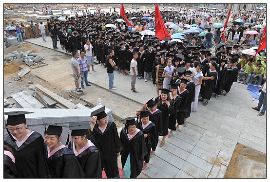 晋中学院隆重举行2013届学生毕业典礼